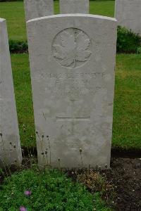 Etaples Military Cemetery - Sisson, Frank